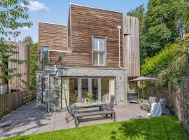 House 1, hotel a Looe