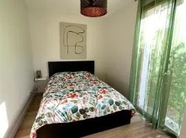 Appartement dans un ecrin de verdure terrasse privee