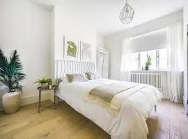 London Calling 3 bed 3 baths 5 mins from train into City