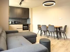 2BR Business Suite with FREE GYM, by Holiwork Stays