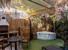 Unique Tiny Smart Home with Private Garden, Jacuzzi - Sintra WOW, khách sạn ở Sintra