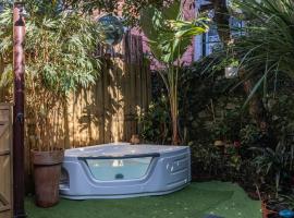 Unique Tiny Smart Home with Private Garden, Jacuzzi, PS5, Cinema Projector - Sintra WOW, hotel with hot tubs in Sintra