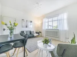 London Calling 3 bed 3 baths 5 mins from train into City