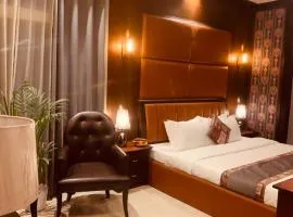 Hotel Adhiraja palace