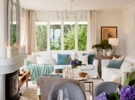 Wishome-ViIla con piscina en Comillas con servicios de hotel