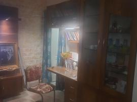 Beautiful AC Room, Best Location at Pachpedinaka Raipur, hotel v destinaci Rájpur