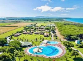 ISA-Village with swimming-pool in Montalto Marina just 100 meters from the beach, mobile homes with air conditioning and private outdoor area