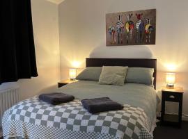 Central Town House,Moville 61、モビルのヴィラ