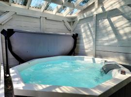 Luxury Retreat Hot Tub, hotel v destinaci Quebec