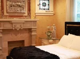 Chateau Connellsville Art Deco Suite