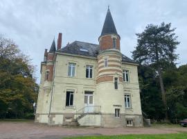 Le Château de Bel Air - Suite de 125m2 - Expérience unique, hotel i Carquefou