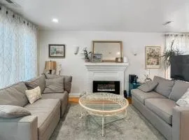 Luxurious Cambridge Room Steps from Harvard U