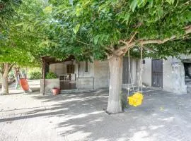 2 Bedroom Nice Home In Monterosso Almo