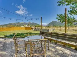 10 Mi to Taos Ski Valley Mtn-View Duplex with Deck!