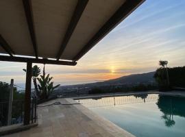 House Seaviews Barcelona 22Km, hotel v destinaci Cabrils