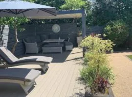brand new cozy cabin with parking