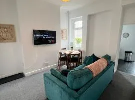 Live Like a Local in Barry, 4-Bed Home Near the Beach, Dog-Friendly, with all the Gavin & Stacey Charm!