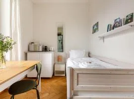 Tiny studio 1 near Uni & Hospital