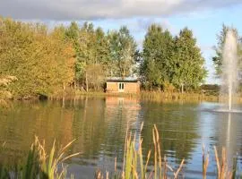 Luxury Shepherds hut - The Foxglove by the Lake