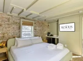 The Nicholas Carriage King Suite 1 Block to King