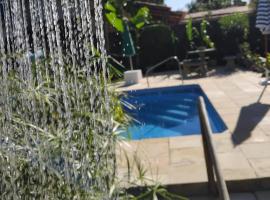 Recanto das Flores Suite Quádruplo、バーハ・デ・サント・アントーニオのホテル