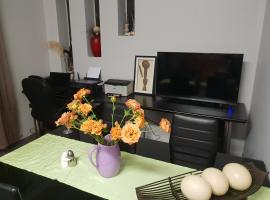 CradleLicious Farm Mpshe cottage, hotel v destinaci Krugersdorp