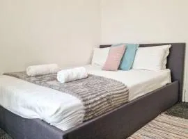 Room 5 Double bed in Kings Cross