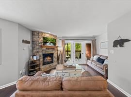 Treetop Bungalow, bungalow in Pigeon Forge