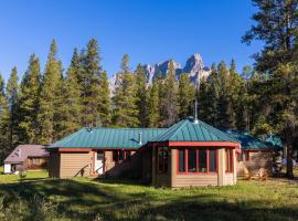 HI Castle Mountain - Hostel