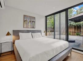 Canopy - Boutique Elwood Luxury with parking, hotel in Melbourne