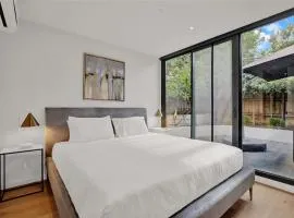 Canopy - Boutique Elwood Luxury with parking