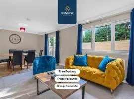 Muirton House 2 - SLEEPS 8 has 4 Twin Bedrooms with 4 Car Driveway, 2 Bathrooms, Smart TV, Fully Equipped Kitchen, Large Dining and Living Space, Rear Garden, Free WiFi, Long Stays, INVOICE and REDUCED PRICE only via SUNRISE SHORT LETS Dundee