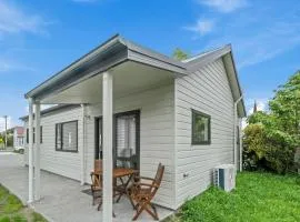 Birch Cottage - Greytown Holiday Home