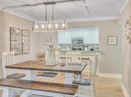 Forest Beach Condo Walk To Coligny, Pool, Tennis, Hotel in Hilton Head Island