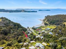Opahi TreeHouse - Mahurangi West Holiday Home, hotel v destinaci Warkworth