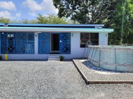 Container 2 with pool, free wifi, fully equiped, hotel met parkeren in Pole Ojea