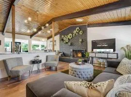 Lion Lodge - Prime Spot Game Room Hot Tub Fire Pit