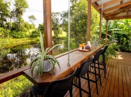 Guest Suite with Fireplace & Pond, close to Noosa & Eumundi, δωμάτιο σε οικογενειακή κατοικία σε Doonan