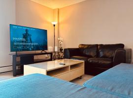 6th Floor 2 Bedroom Condo with Parking, hotel v destinaci Calgary