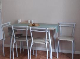 Appartement Bagnères-de-Luchon T2 nuitée-semaines, hotel in Luchon