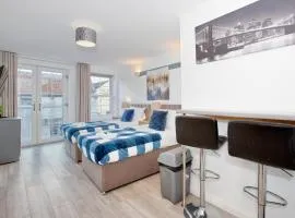 Modern Twin Studio - Town Centre - Long Stays Welcome!
