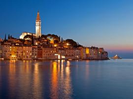 Apartments Cvek、ロヴィニのホテル