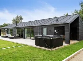 Amazing Home In Væggerløse With Sauna