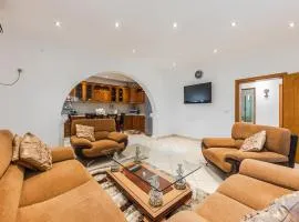 Authentic Lake View Apartment