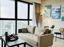 Urban Suites Cozy Home with Netflix and Board games