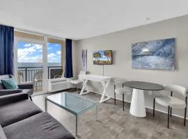 11-th Floor Oceanfront Beach Resort with Private Balcony
