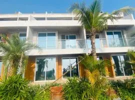 NIRAKI VILLA by Seascapes