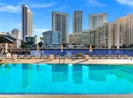Beachwalk Resort Hallandale Ocean and Canal View Apartments 5 Min from the Beach, apartment in Hallandale Beach