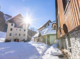 Résidence Vacancéole La Perrière, hotel i Saint-Colomban-des-Villards