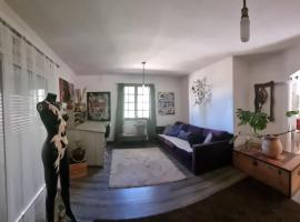 le studio 148, hotel v destinaci Faucon